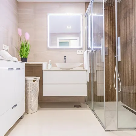 Apartman In Beachfront Complex In El Duque Area, Costa Adeje (Tenerife)