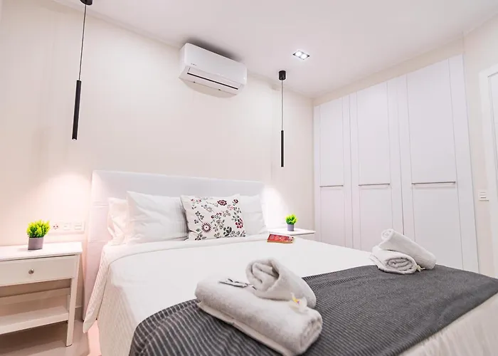 Daire In Beachfront Complex In El Duque Area,