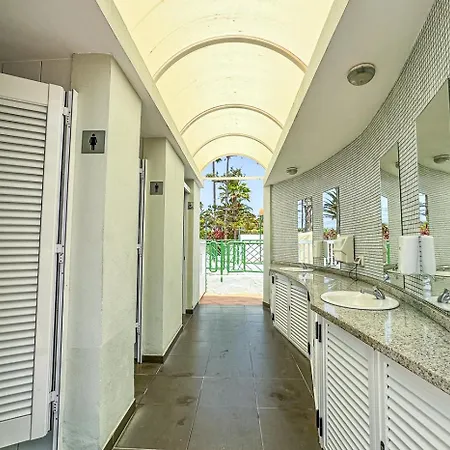 In Beachfront Complex In El Duque Area, 아파트