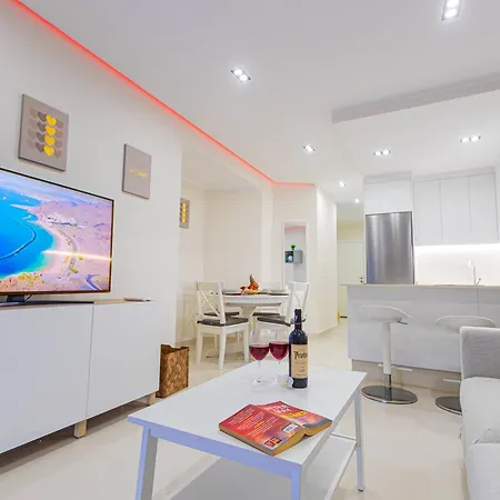 In Beachfront Complex In El Duque Area, Apartament