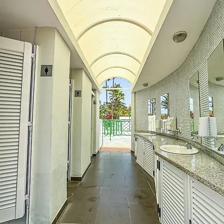 Appartement In Beachfront Complex In El Duque Area,
