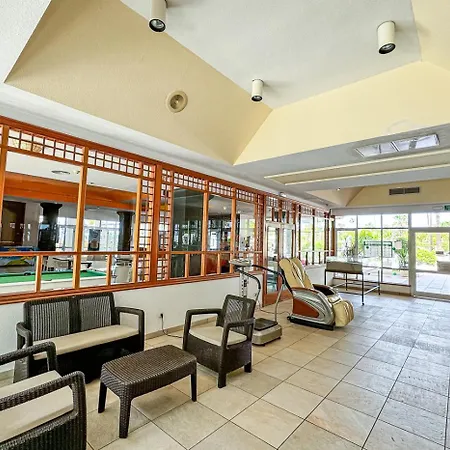 In Beachfront Complex In El Duque Area, Appartement