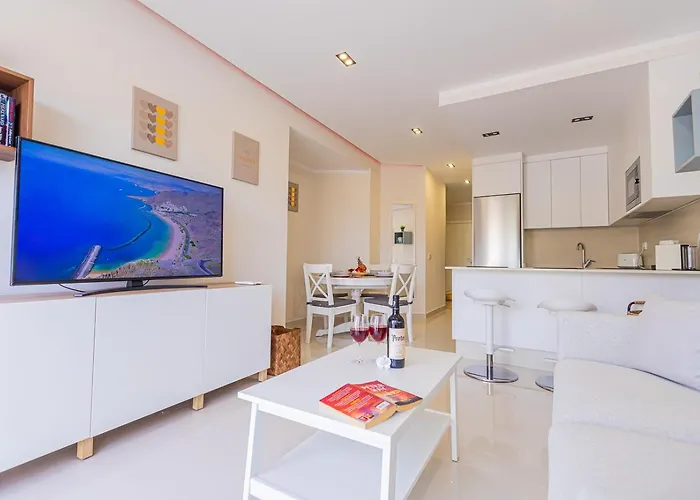 In Beachfront Complex In El Duque Area, Appartement *