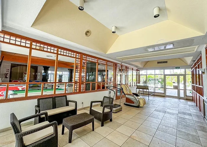 In Beachfront Complex In El Duque Area, Appartement